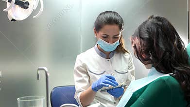 Dentist holding teeth color chart.