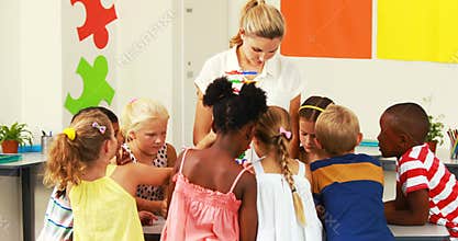 Teacher teaching school kids in laboratory