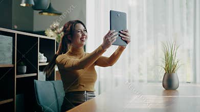 Lady Show Friend Her Apartment Through Video Call .