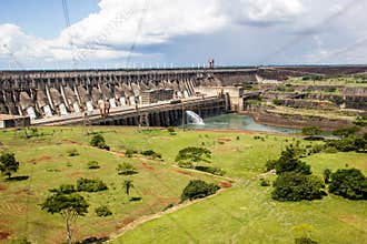 Itaipu binacional dam