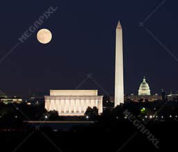 Moon rising in Washington DC