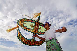 A man play his wau bulan.