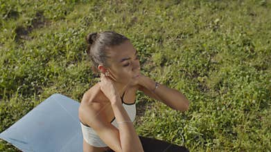 Sportswoman doing abdominals workout on yoga mat
