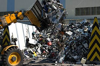Crane grabbing electronic