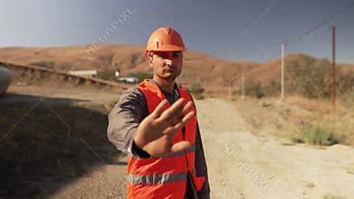 Road builder shows that there is no passage