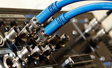 Two HD SDI-video cables