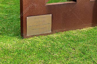 Installation of a sculpture by Farid Belkahia on the forecourt of the Mohamed VI Museum of Modern an