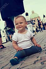 Child at busy street