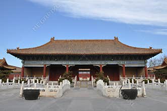 The gate to the ancestral hall