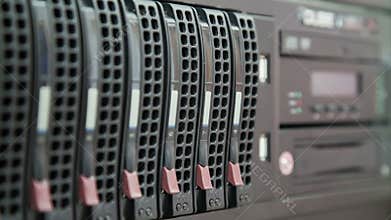 Removing drive from storage server
