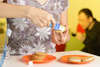 toothpaste sandwich biscuits prank