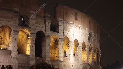 Roma Colosseo night scene