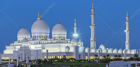 Panoramic view of Abu Dhabi Sheikh Zayed Mosque by night