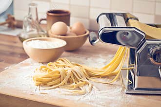Fresh pasta and pasta machine