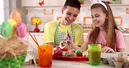 Easter painting â€“ kids decorating eggs