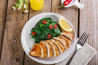 Grilled chicken breast with spinach