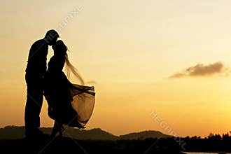 Silhouette wedding couple