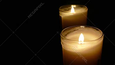 Candle light with reflection in the dark - 4K