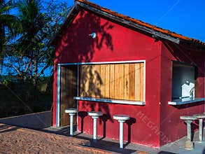Red bar