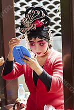 Beijing opera actress makeup and comb hair