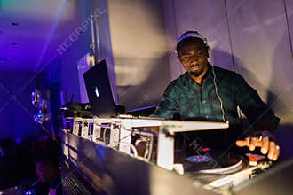 DJ console mixing