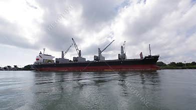 Travelling a un barco en el rÃ­o/Travelling to a boat on the river