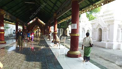 Kuthodaw Pagoda entrance, Manadalay