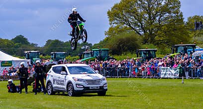 WOW, look at the stuntman