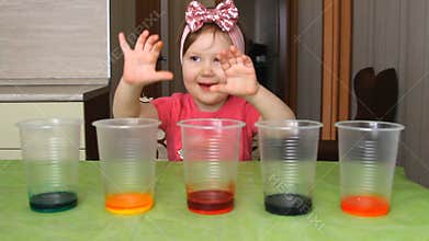 The child conducts experience and experiment