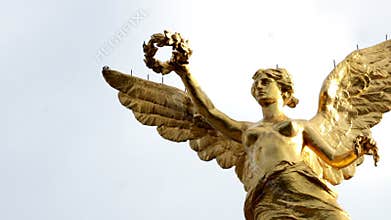 Timelapse medium shot to monument called Angel de la Independencia.