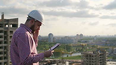 Male engineer discusses the project on the phone .