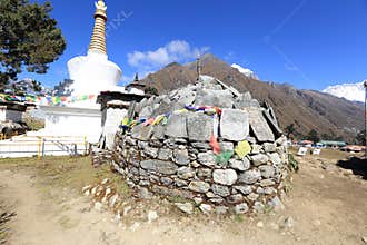 Stupa on the way to everest base camp