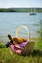 Picnic basket with food