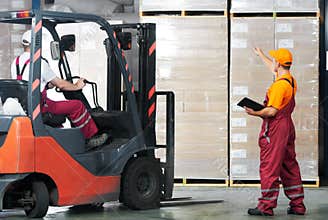 Warehouse works (forklift
