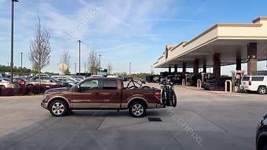 The exterior of a Buc ees gas station, fast food restaurant, and convenience store