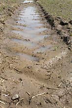 Agrimotor mud trail with water