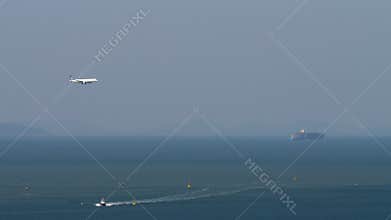 Footage of Cathay Pacific Airbus A321 approaching landing over Ocean