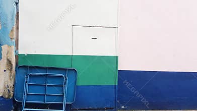 The vivid colurful pallette of the real objects.