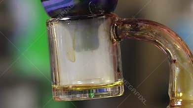 Live resin badder melting in quartz