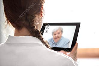 DoctorÂ´s consultation with telemedicine or telehealth, elderly