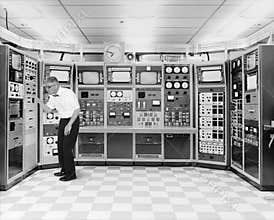 Vintage Computer Nerd Scientist Technology