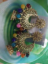 A set of colurful and precious jewelleries
