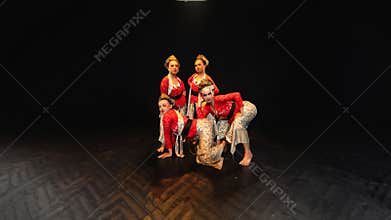 A group of traditional Balinese dancers showed the harmony of the dancers\' movements