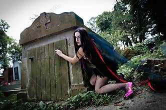 Pretty vampire open crypt