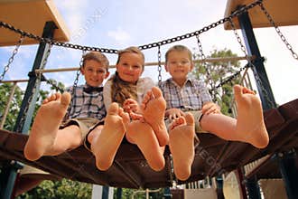 Children with their feet in the air