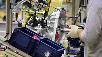 Worker assemble an engine