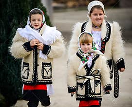 Children dressed in traditional romanian clothing