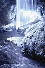 A waterfall in winters grip
