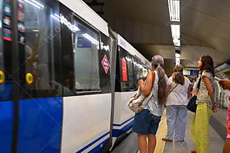Metro , Madrid , España , transporte publico