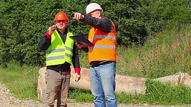 Construction Engineer explains to worker assigned work